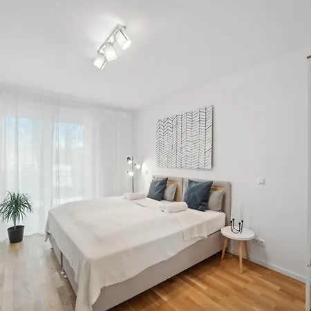 Sali Homes R1 - Cozy By River 아파트 *