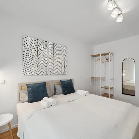 Sali Homes R1 - Cozy By River Lägenhet *